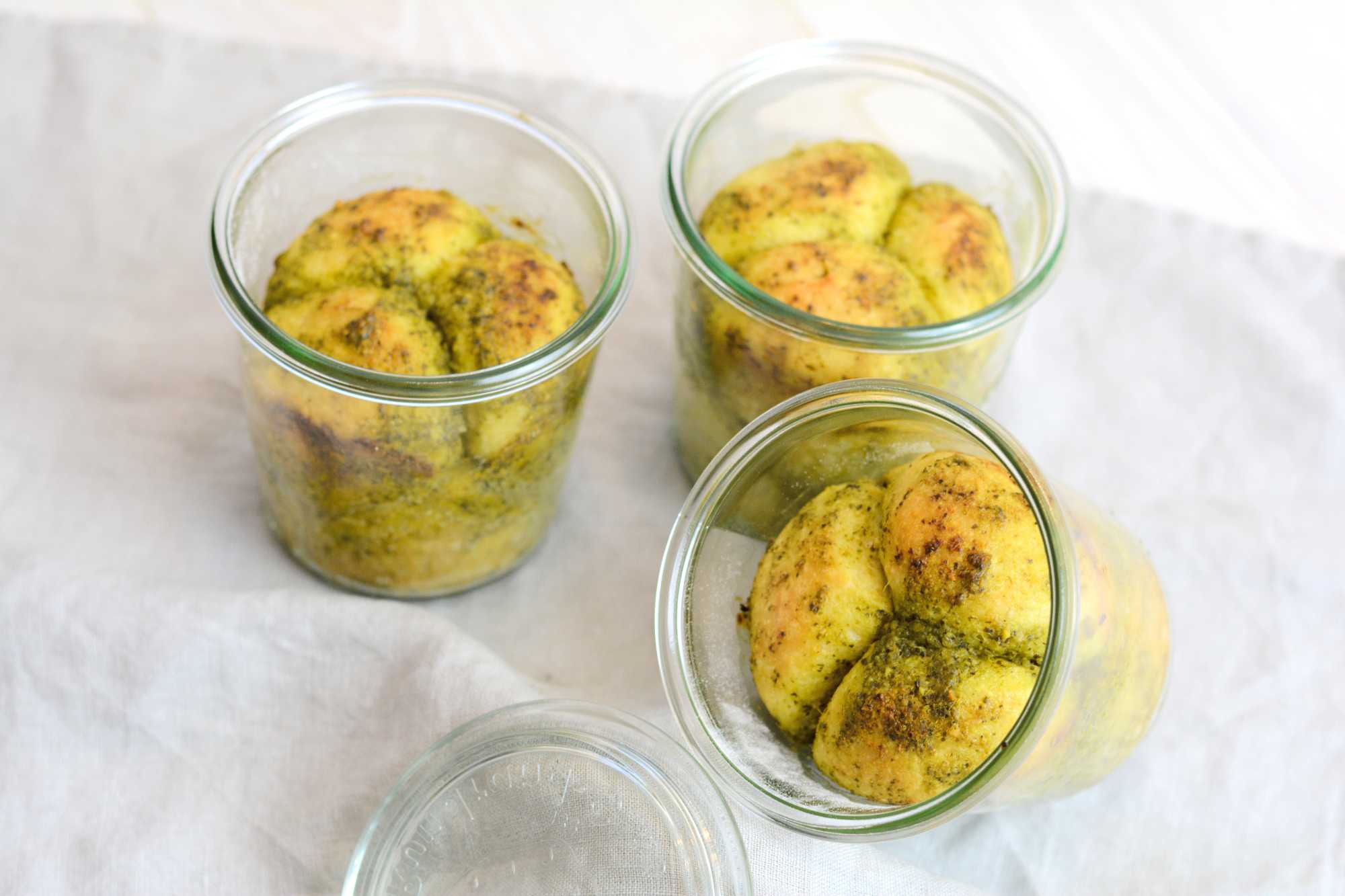 Pesto-Hefezopf als Snack Pesto-Hefezopf als Snack