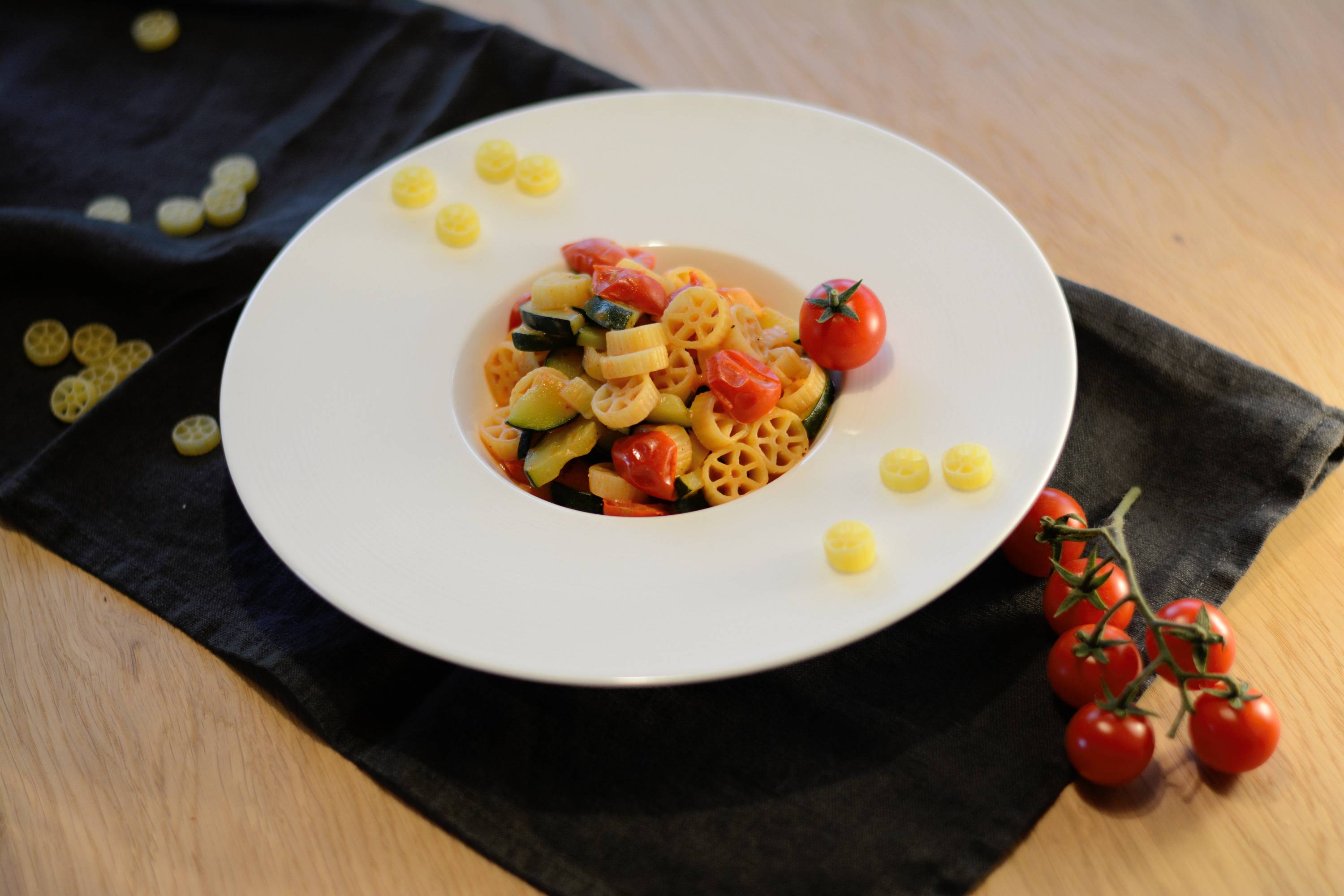 One-pot-Pasta: Schnelle Zucchini-Tomaten-Pasta One-pot-Pasta: Schnelle Zucchini-Tomaten-Pasta