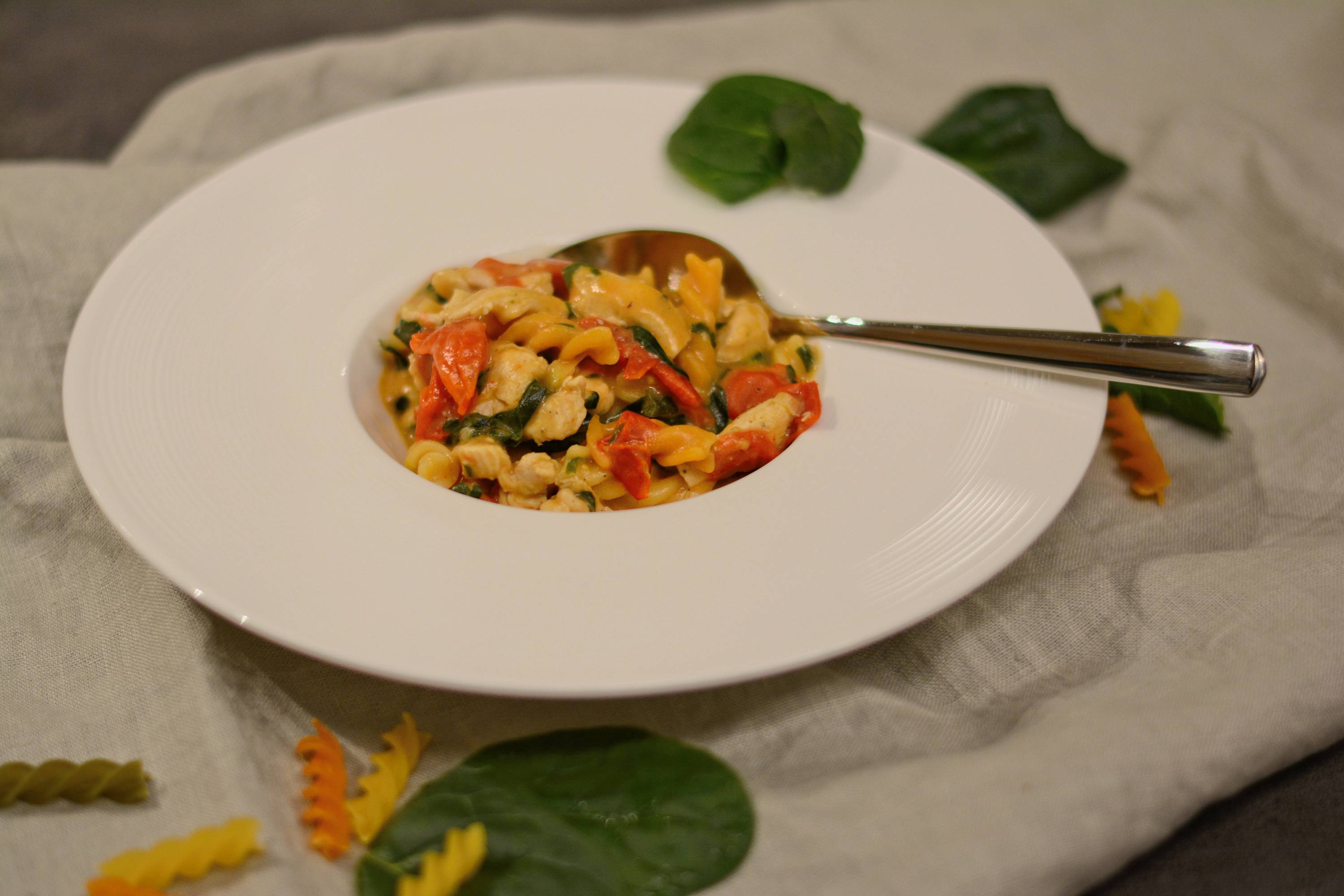 Avanti, avanti! – Schnelle Hähnchen-Spinat-Pasta Avanti, avanti! – Schnelle Hähnchen-Spinat-Pasta