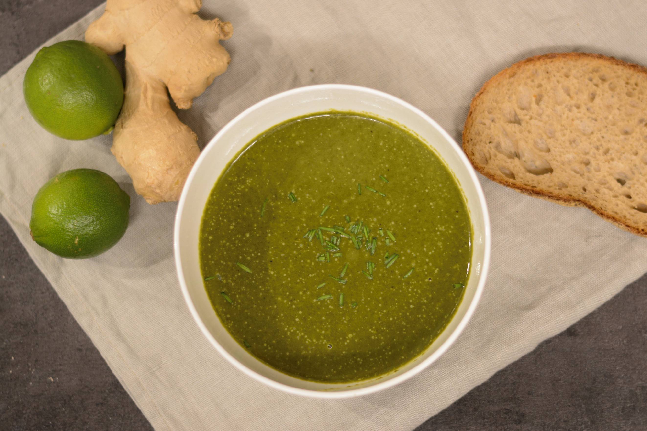 Heute mal Detox? Die Spinat-Limetten-Suppe Heute mal Detox? Die Spinat-Limetten-Suppe