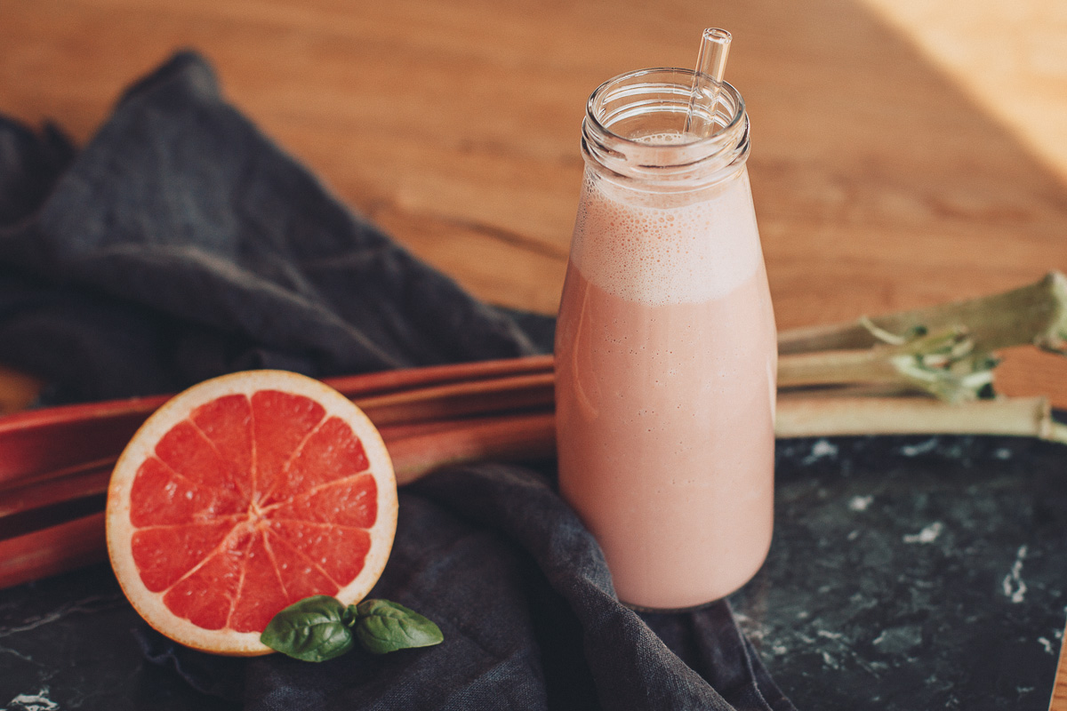 Sauer macht lustig: Rhabarber-Erdbeer-Smoothie Sauer macht lustig: Rhabarber-Erdbeer-Smoothie